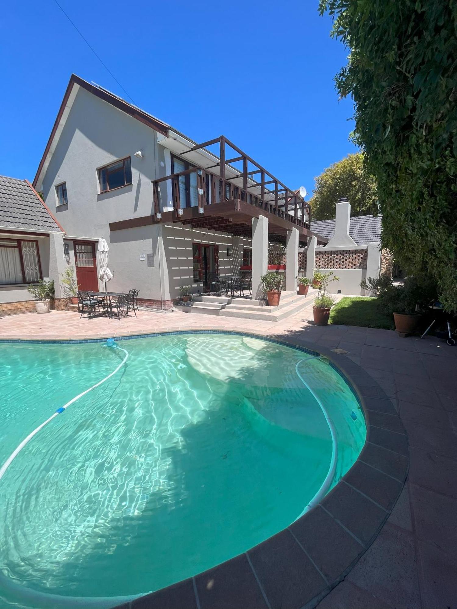 Pinoak - Constantia Guest house Cape Town