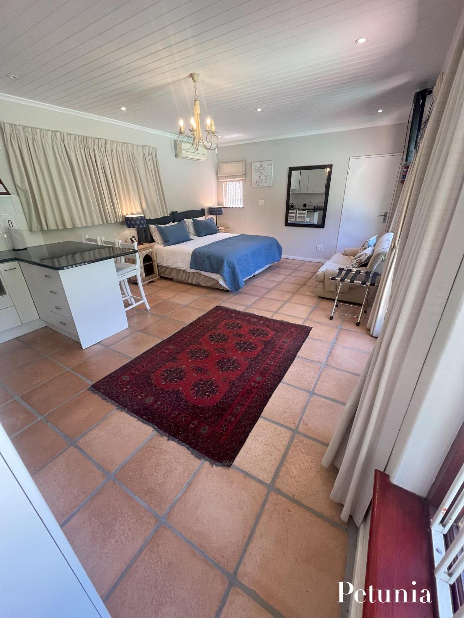 Pinoak - Constantia Guest house