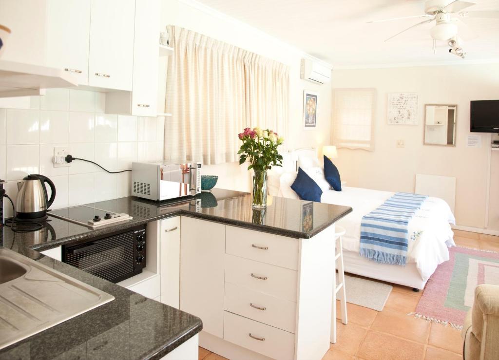 Pinoak - Constantia Guest house