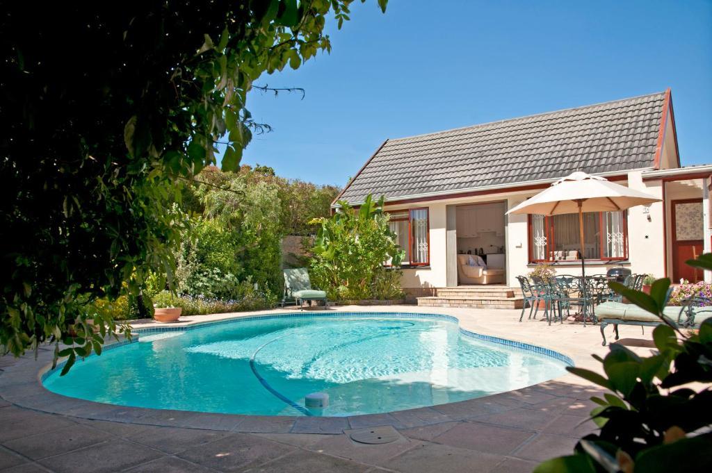 Pinoak - Constantia Guest house 3*